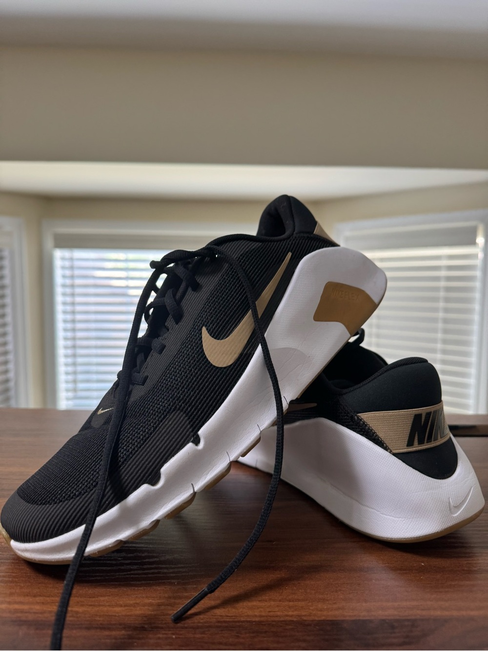 Nike Men’s Flex trainers Athletic Shoes Black and Gold